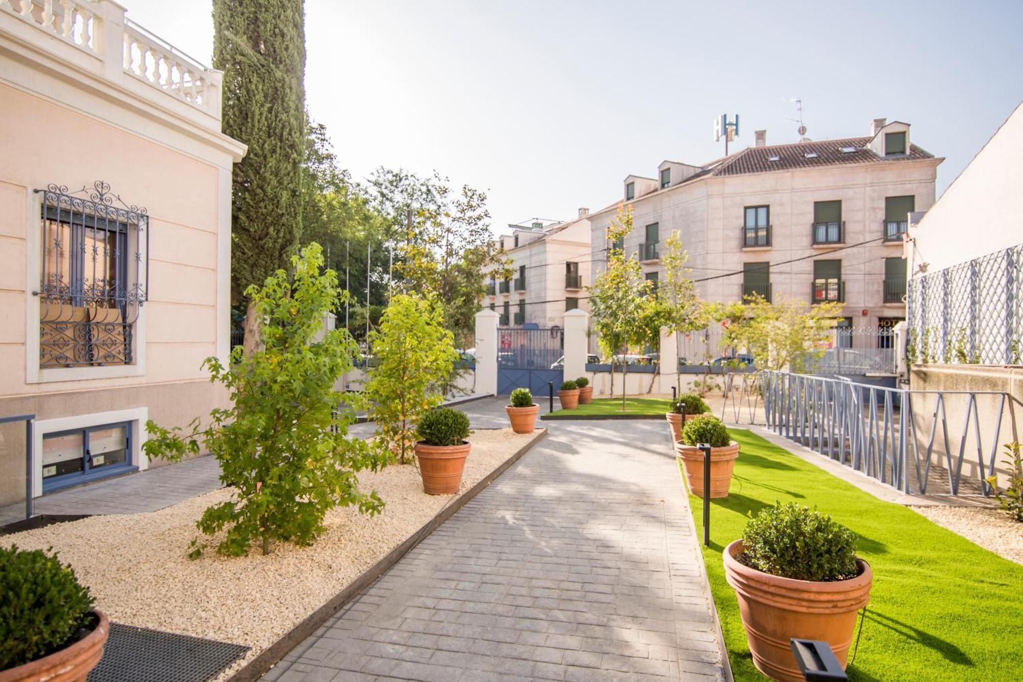 Apartamentos Plaza De Santiago - Estudios Turisticos - 1 Llave Pinto Exterior photo