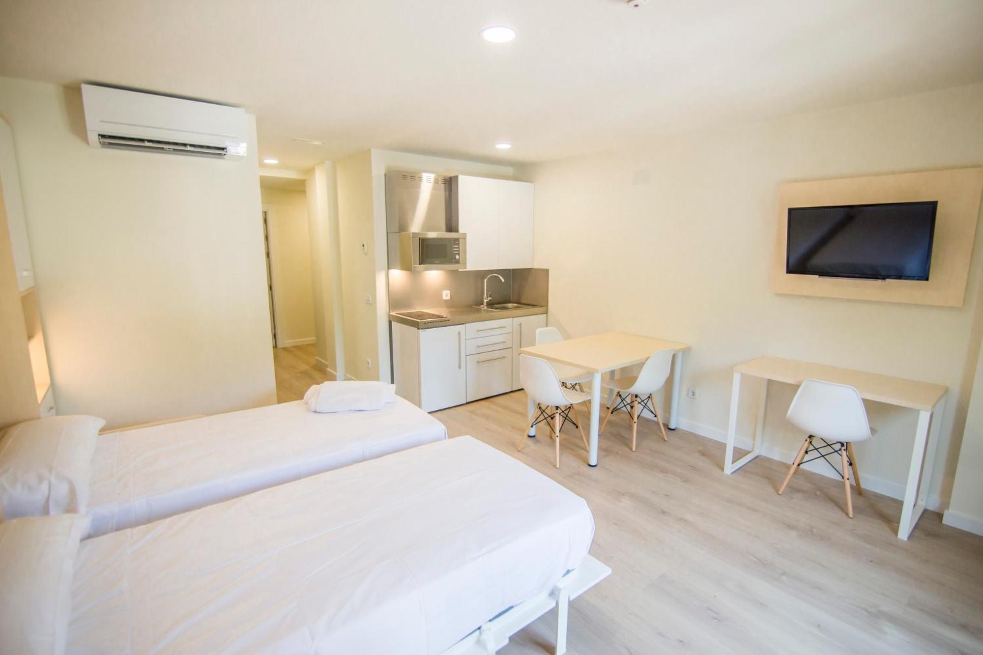 Apartamentos Plaza De Santiago - Estudios Turisticos - 1 Llave Pinto Exterior photo
