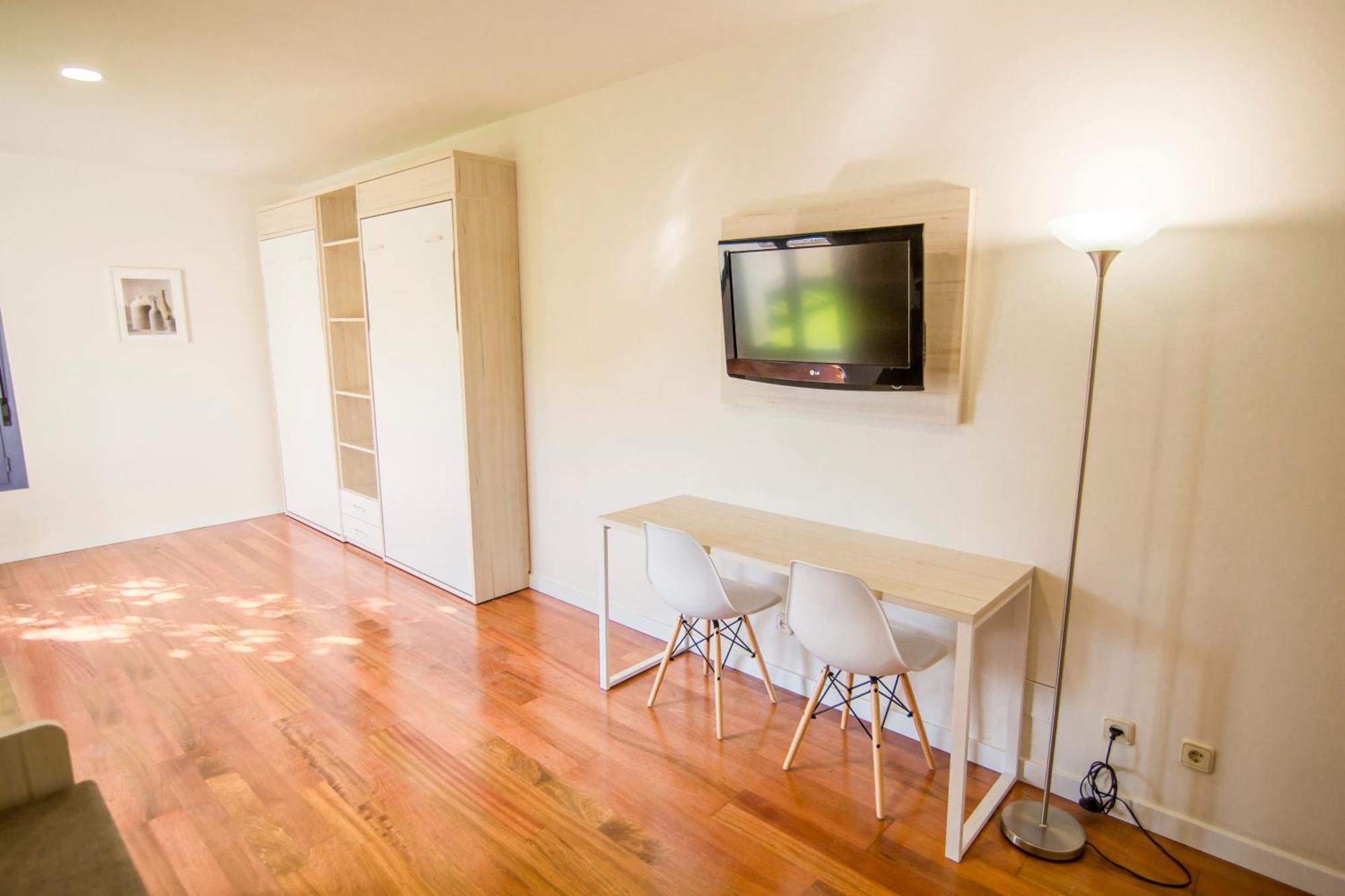 Apartamentos Plaza De Santiago - Estudios Turisticos - 1 Llave Pinto Exterior photo
